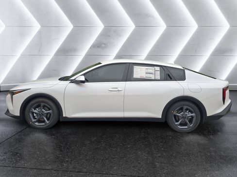 New 2026 Kia K4 FWD image 2