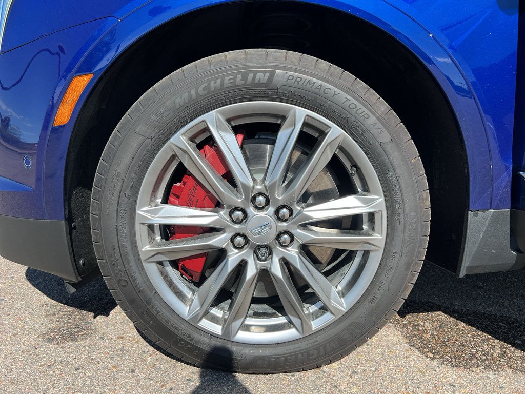 Certified 2026 Cadillac XT5 Sportv w/ LPO, Floor Liner Package AWD/4WD image 25