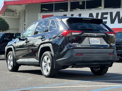 Used 2020 Toyota RAV4 XLE image 3