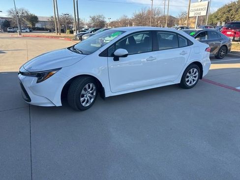 Used 2025 Toyota Corolla LE image 7