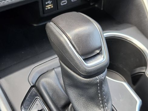 Used 2025 Toyota Highlander LE FWD image 20
