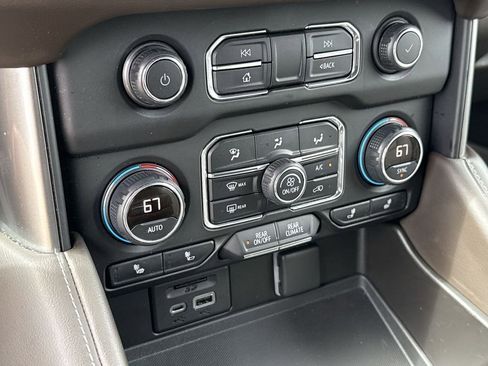 Used 2021 Chevrolet Tahoe Z71 w/ Z71 Off-Road Package image 17