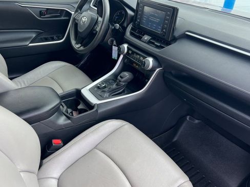 Used 2019 Toyota RAV4 LE image 13