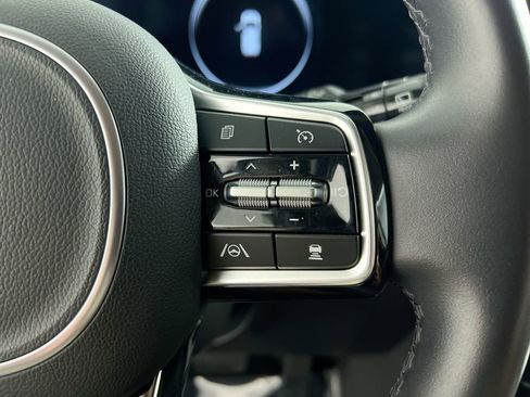 Used 2024 Kia Carnival SX Prestige image 17