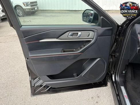 Used 2025 Ford Explorer ST-Line w/ ST-Line Street Pack AWD/4WD image 10