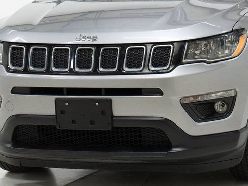 Used 2017 Jeep Compass Latitude w/ Popular Equipment Group FWD image 10