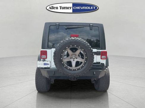 Used 2016 Jeep Wrangler Unlimited Rubicon AWD/4WD image 5