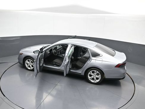 Used 2023 Honda Accord LX image 43