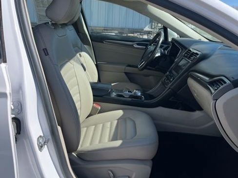 Used 2019 Ford Fusion SEL FWD image 38