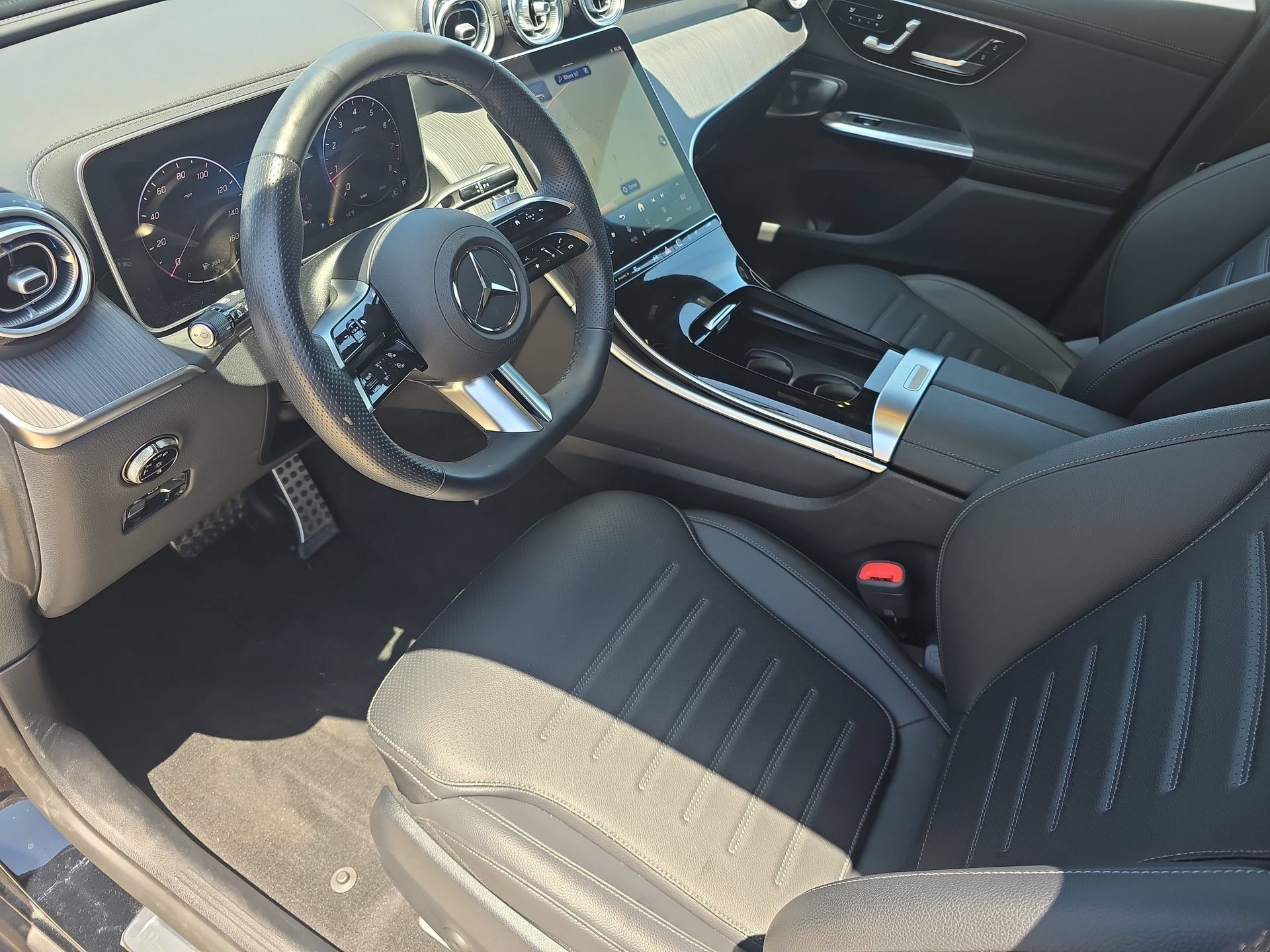 Used 2025 Mercedes-Benz GLC 300 4MATIC image 16