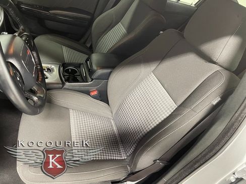 Used 2023 Dodge Charger SXT w/ Blacktop Package image 11