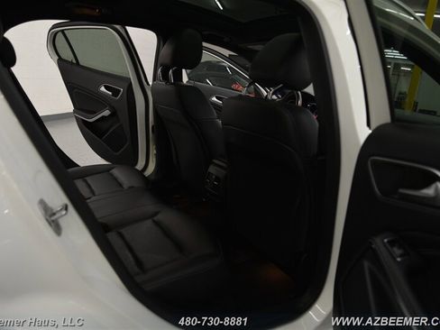 Used 2018 Mercedes-Benz GLA 250 4MATIC w/ Premium Package image 23