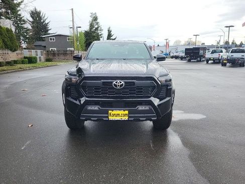 Used 2024 Toyota Tacoma TRD Off-Road image 9