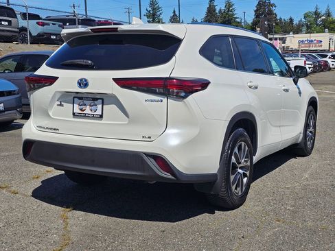 Used 2020 Toyota Highlander XLE AWD/4WD image 7