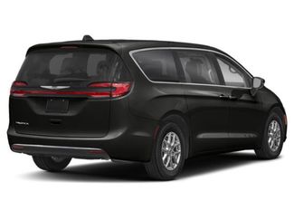 Used 2023 Chrysler Pacifica Touring-L video 2