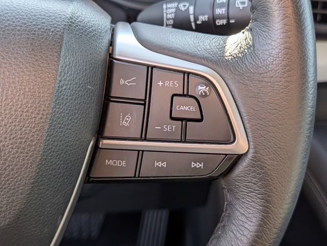 Used 2025 Toyota Sienna XLE FWD image 20
