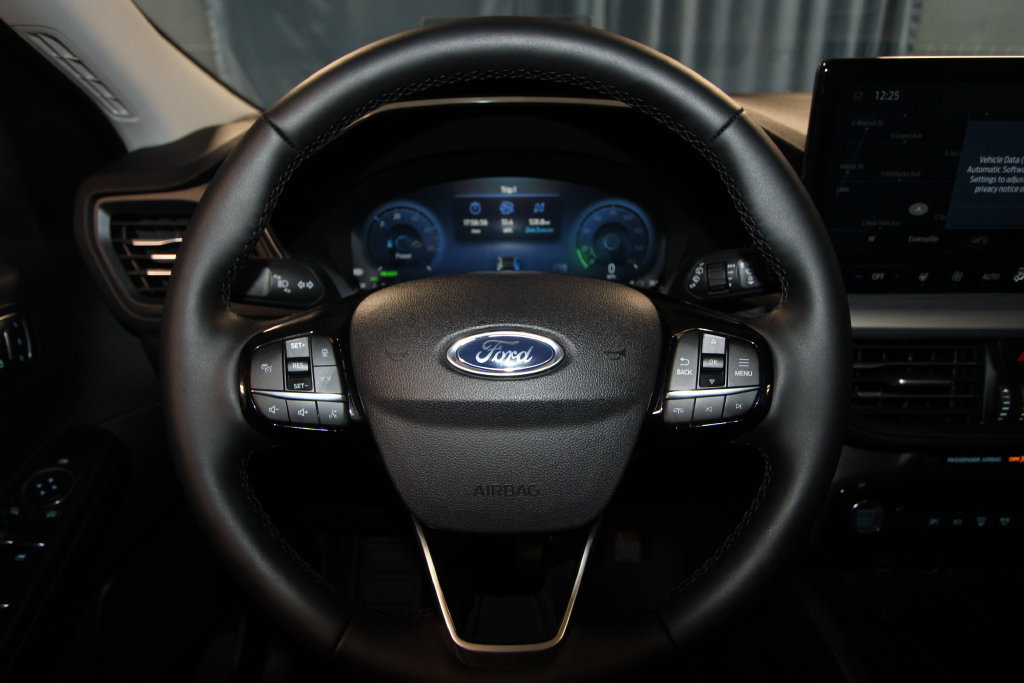 Used 2026 Ford Escape SE w/ PHEV Premium Package FWD image 12