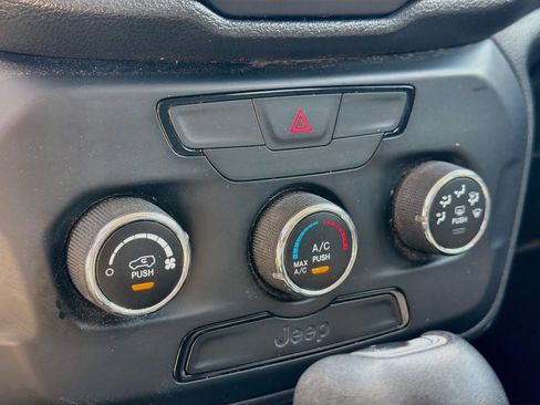 Used 2019 Jeep Renegade Sport AWD/4WD image 11