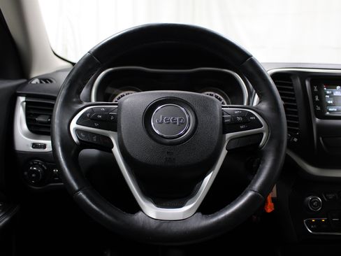 Used 2015 Jeep Cherokee Latitude FWD image 10