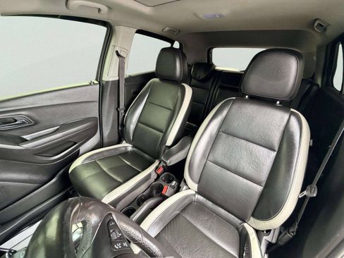 Used 2018 Chevrolet Trax Premier w/ Midnight Edition FWD image 19