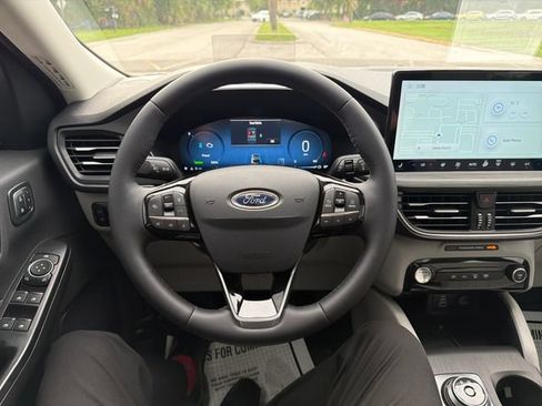 Certified 2025 Ford Escape Platinum w/ Premium Technology Package FWD image 18