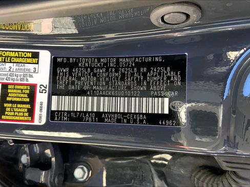 Used 2025 Toyota Camry XLE image 34