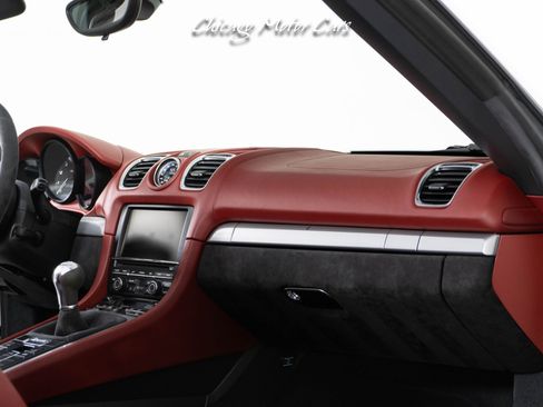 Used 2016 Porsche Boxster Spyder image 37