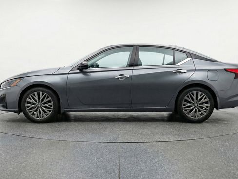 Used 2025 Nissan Altima 2.5 SV FWD image 5