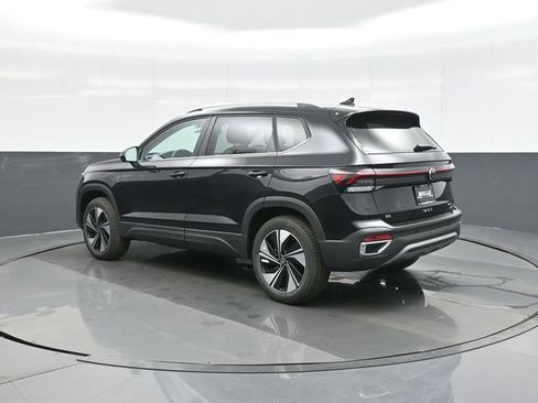 New 2026 Volkswagen Taos SE AWD/4WD image 5