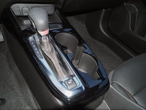 Certified 2025 Chevrolet Trax RS w/ Sunroof Package image 18