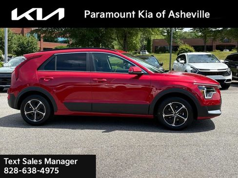 Certified 2025 Kia Niro EX FWD image 6