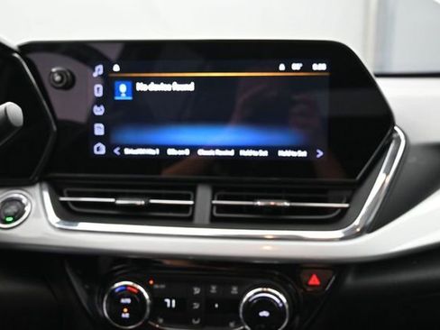 Used 2025 Chevrolet Trax LT w/ LT Convenience Package FWD image 23