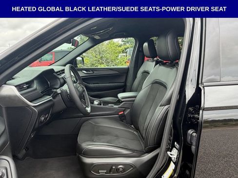 Used 2025 Jeep Grand Cherokee Altitude RWD image 4