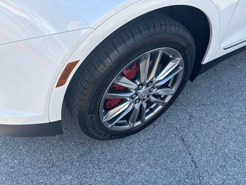 Used 2024 Cadillac XT5 Sportv w/ LPO, Floor Liner Package AWD/4WD image 9