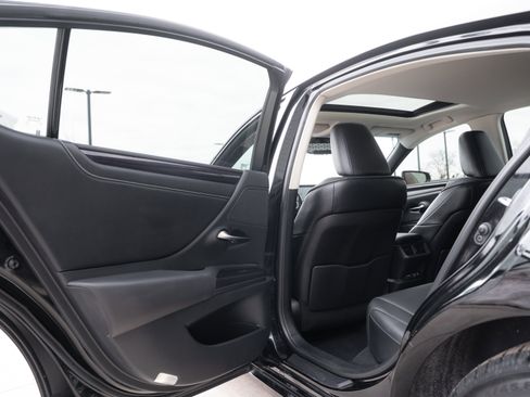 Used 2019 Lexus ES 350 Ultra Luxury image 24