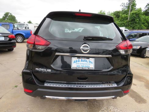Used 2018 Nissan Rogue S image 5
