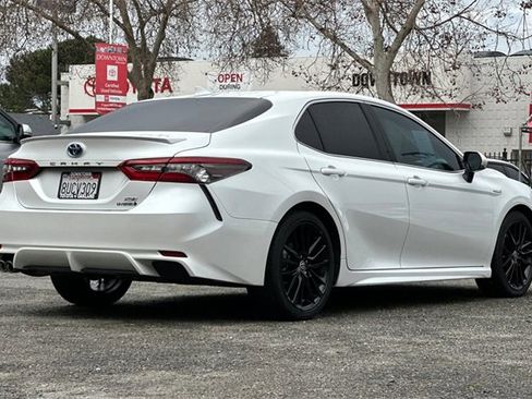 Used 2021 Toyota Camry XSE image 4