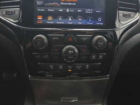 Used 2020 Jeep Grand Cherokee Altitude AWD/4WD image 21
