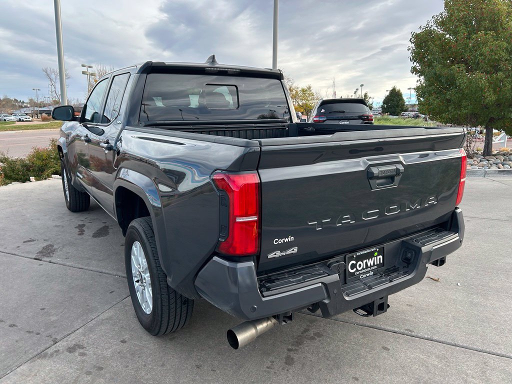 Used 2025 Toyota Tacoma SR5 AWD/4WD image 5