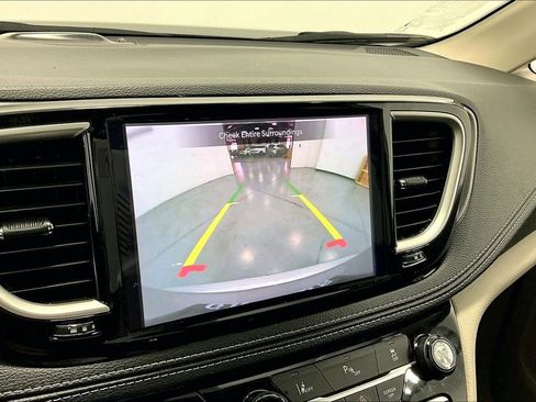 Used 2024 Chrysler Pacifica Limited FWD image 26
