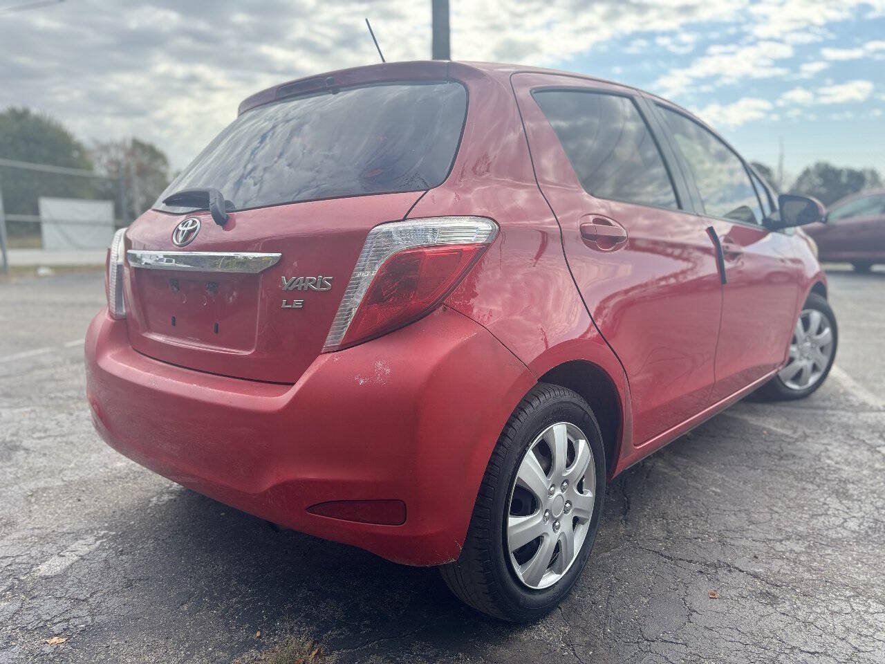 Used 2012 Toyota Yaris LE FWD image 5