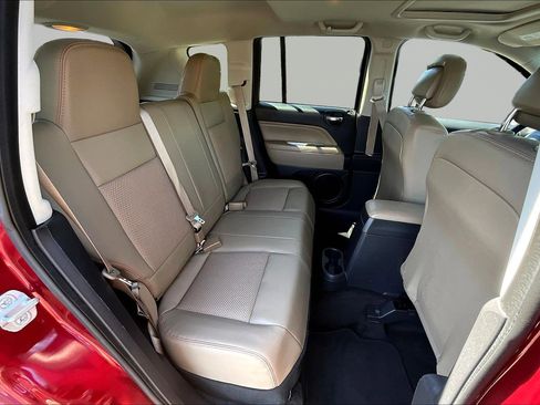 Used 2014 Jeep Compass Latitude w/ Sun/Sound Group AWD/4WD image 24