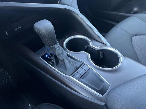 Used 2022 Toyota Camry LE image 27