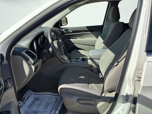 Used 2012 Jeep Grand Cherokee Laredo image 9