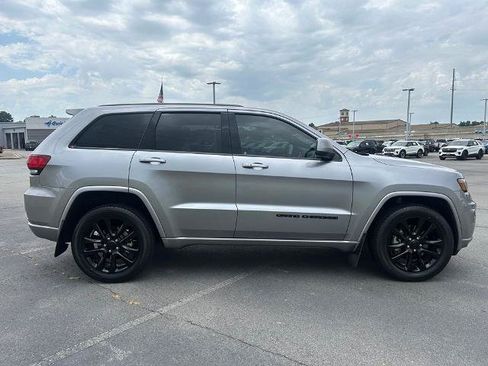 Used 2021 Jeep Grand Cherokee Laredo X AWD/4WD image 8