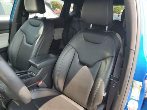 Used 2025 Jeep Compass Limited AWD/4WD image 3