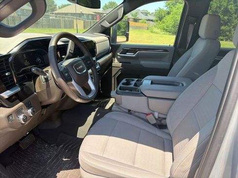 Used 2025 GMC Sierra 3500 SLE w/ Preferred Package RWD image 11