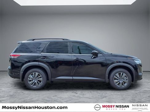 New 2026 Nissan Pathfinder SV w/ SV Premium Package FWD image 8