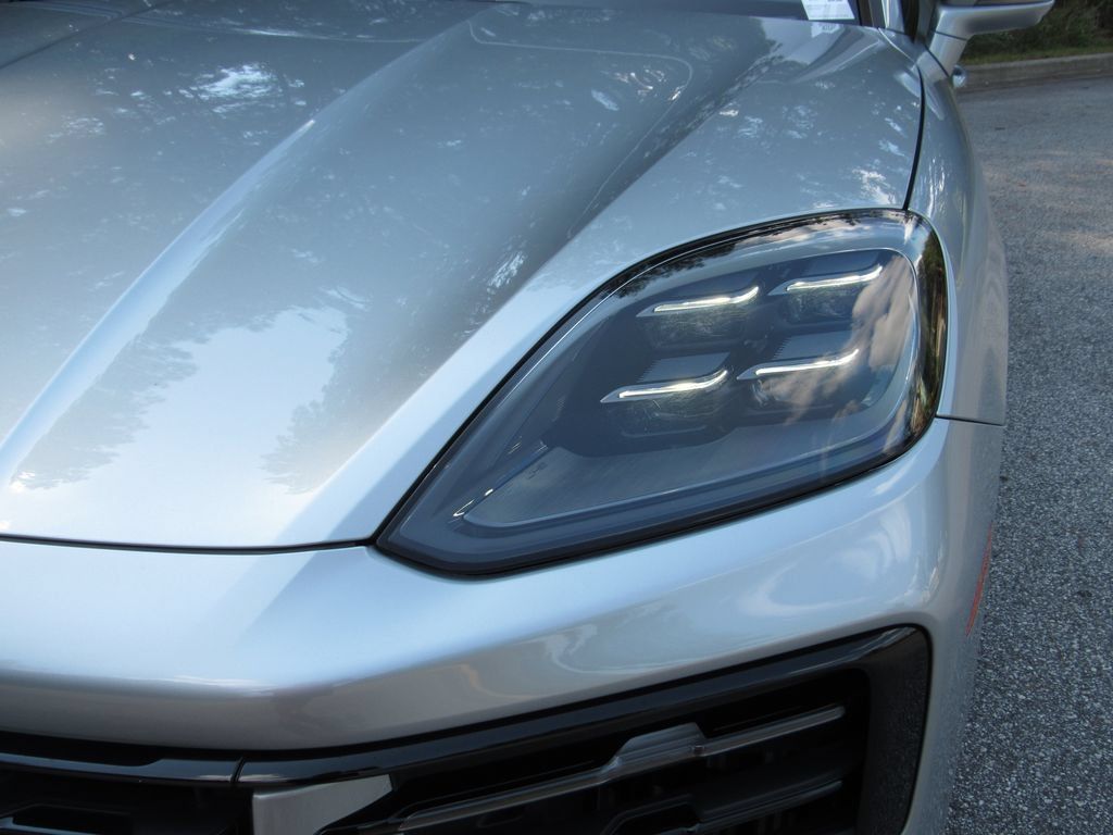 Certified 2025 Porsche Cayenne E-Hybrid AWD/4WD image 11