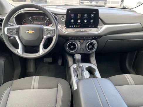 Used 2025 Chevrolet Blazer LT FWD image 4